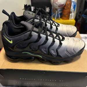 NIKE VAPOR MAX “ BLACK VOLT”